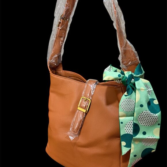 TAN HOBO BAG DOUBLES AS A TABLET BAG NWT - Picture 2 of 6